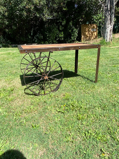 Mesa Rústica de Fierro y Roble – Estilo y Durabilidad