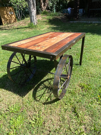 Mesa Rústica de Fierro y Roble – Estilo y Durabilidad